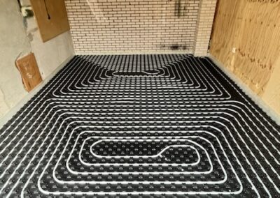 Installatie vloerverwarming met pompgroep Surhuizum